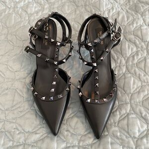 Brand new Vaiftilno brand black with silver studs throughout